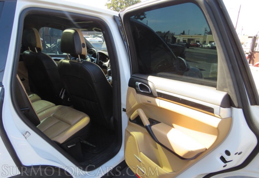 2015 Porsche Cayenne - Image 28