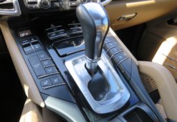 2015 Porsche Cayenne - Image 40