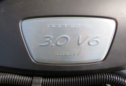 2015 Porsche Cayenne - Image 56