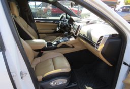 2015 Porsche Cayenne - Image 24