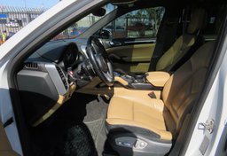 2015 Porsche Cayenne - Image 25