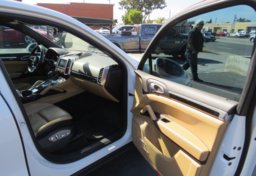 2015 Porsche Cayenne - Image 22