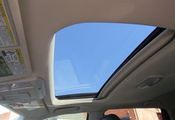 2015 Toyota Tundra 4WD Truck - Image 31