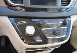 2021 Chrysler Voyager - Image 38