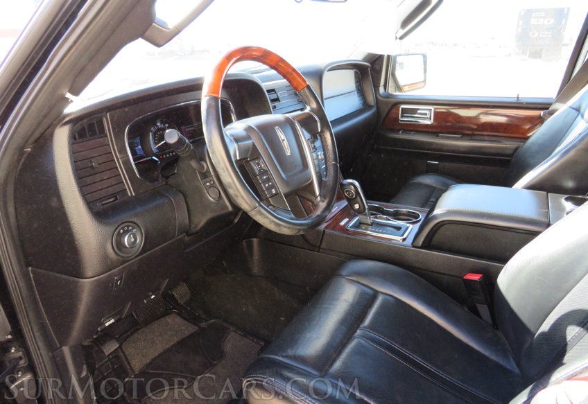 2016 Lincoln Navigator - Image 32