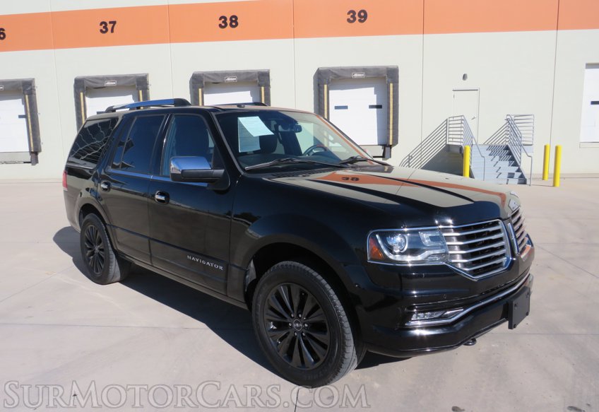 2016 Lincoln Navigator - Image 2
