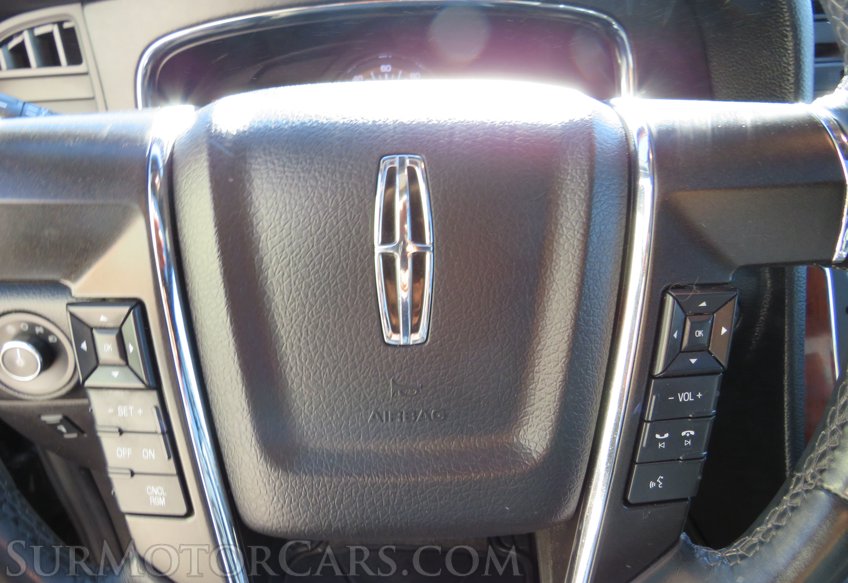 2016 Lincoln Navigator - Image 46