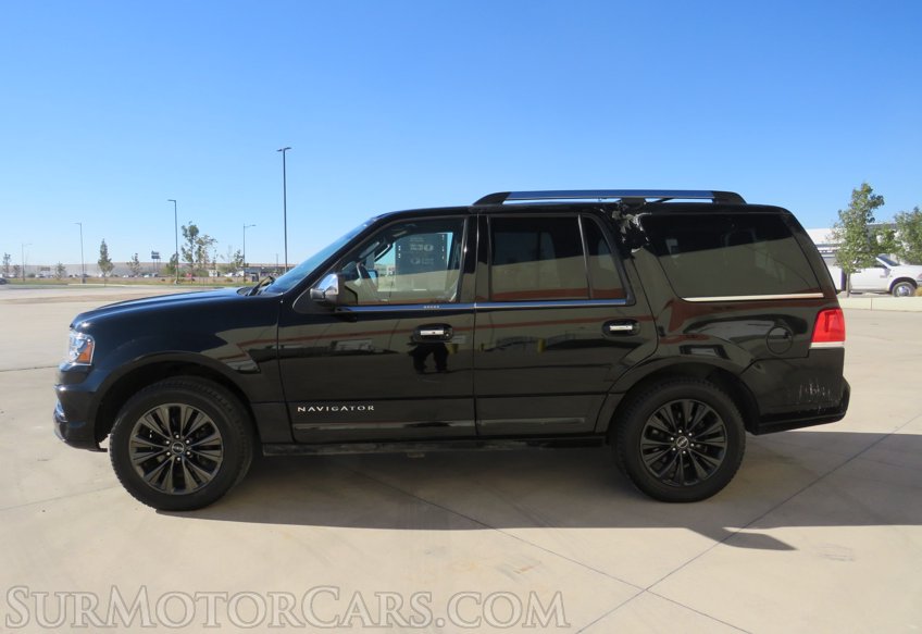 2016 Lincoln Navigator - Image 10