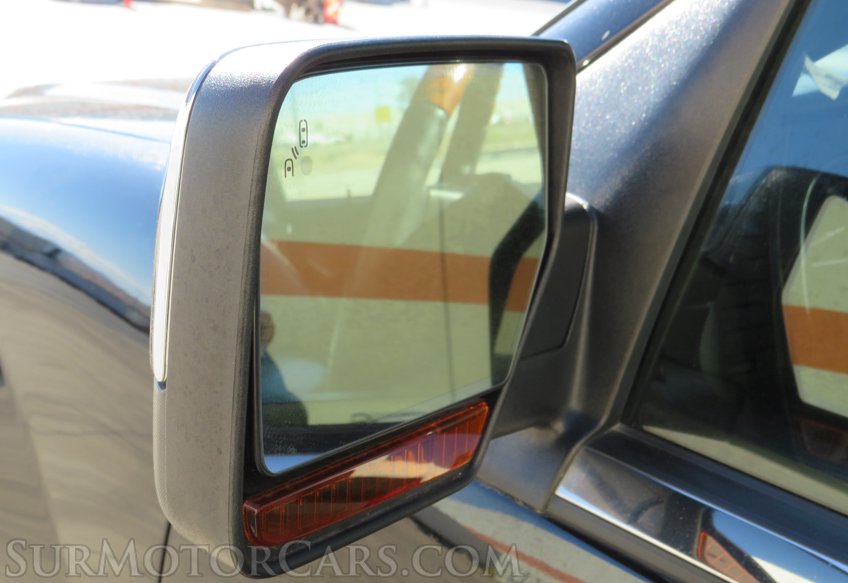 2016 Lincoln Navigator - Image 24