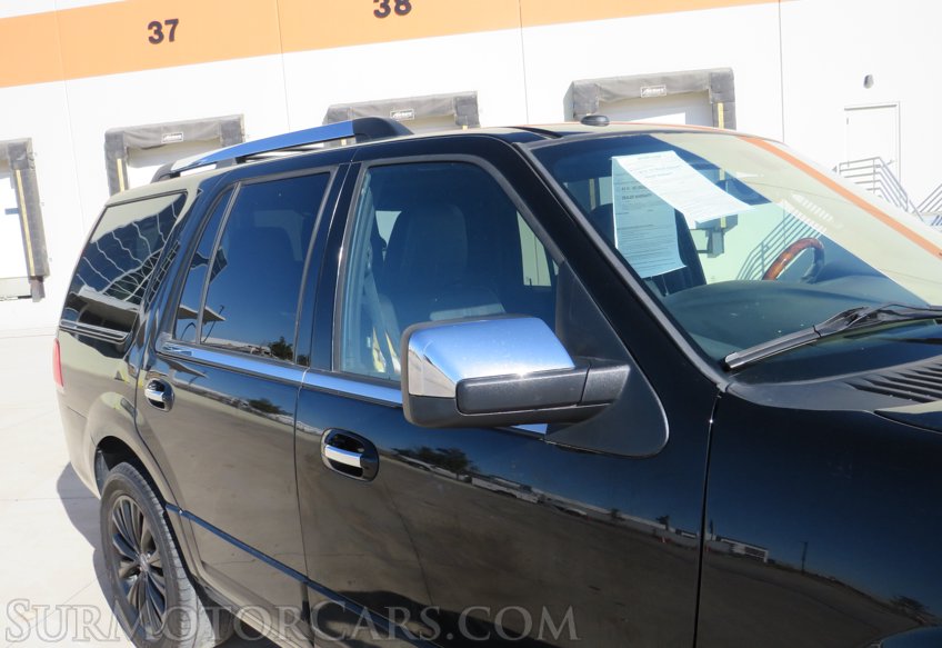 2016 Lincoln Navigator - Image 17