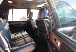 2016 Lincoln Navigator - Image 41