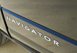 2016 Lincoln Navigator - Image 27