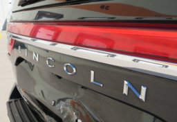 2016 Lincoln Navigator - Image 29