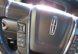 2016 Lincoln Navigator - Image 44