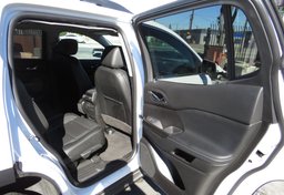 2020 GMC Acadia - Image 25