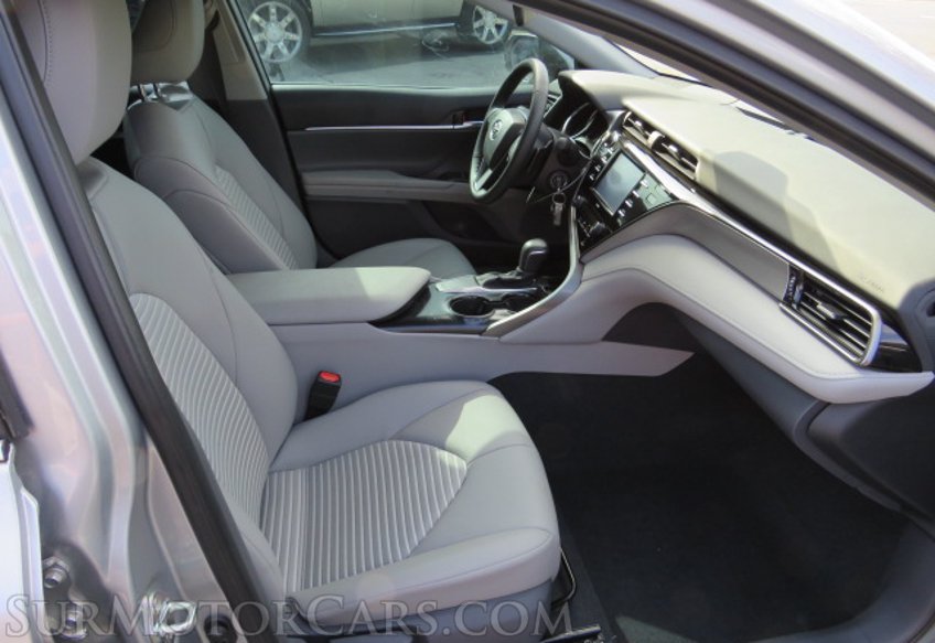 2020 Toyota Camry - Image 31