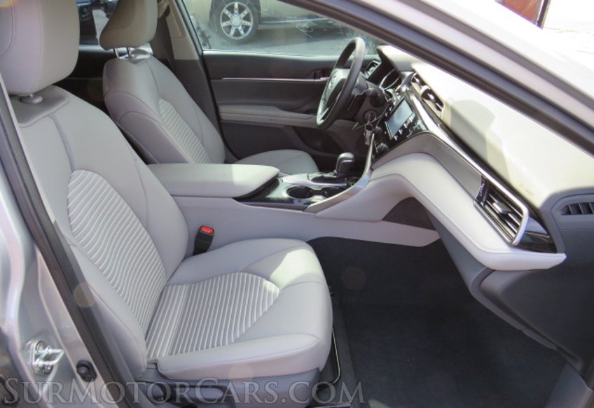 2020 Toyota Camry - Image 27