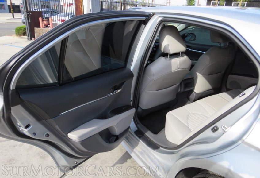 2020 Toyota Camry - Image 22
