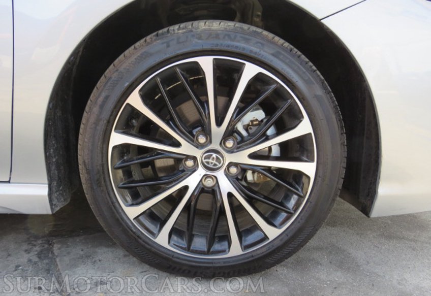 2020 Toyota Camry - Image 18