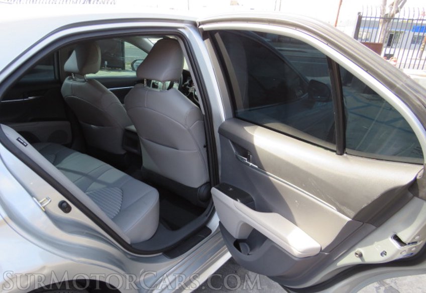 2020 Toyota Camry - Image 24