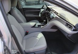 2020 Toyota Camry - Image 31