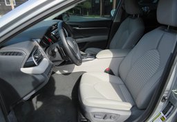 2020 Toyota Camry - Image 29