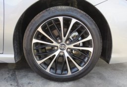 2020 Toyota Camry - Image 18