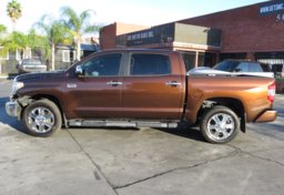 2014 Toyota Tundra 4WD Truck - Image 9