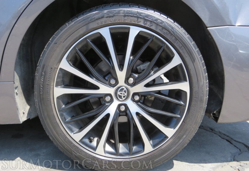 2020 Toyota Camry - Image 18