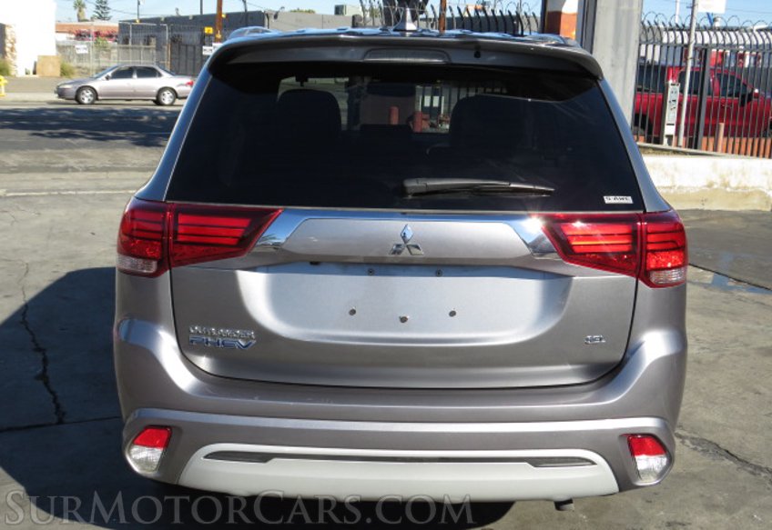 2022 Mitsubishi Outlander PHEV - Image 10