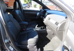 2022 Mitsubishi Outlander PHEV - Image 26