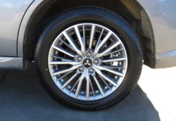 2022 Mitsubishi Outlander PHEV - Image 17