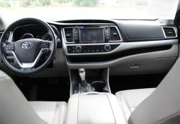 Thumbnail of 2017 Toyota Highlander