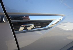 2020 Volkswagen Tiguan - Image 16