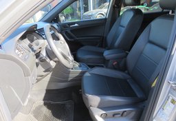 2020 Volkswagen Tiguan - Image 28