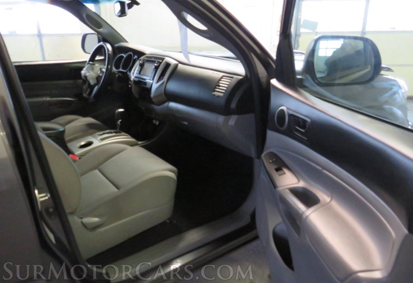 2013 Toyota Tacoma - Image 31