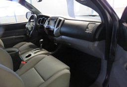 2013 Toyota Tacoma - Image 29