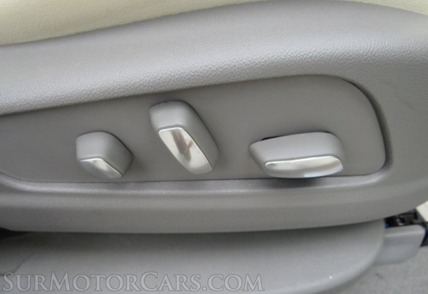 2017 Cadillac XT5 - Image 40