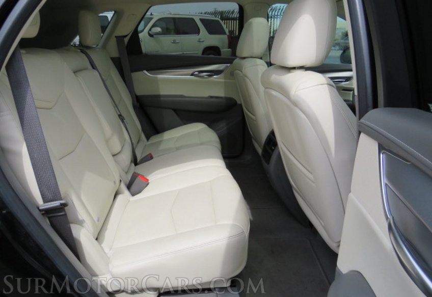 2017 Cadillac XT5 - Image 29