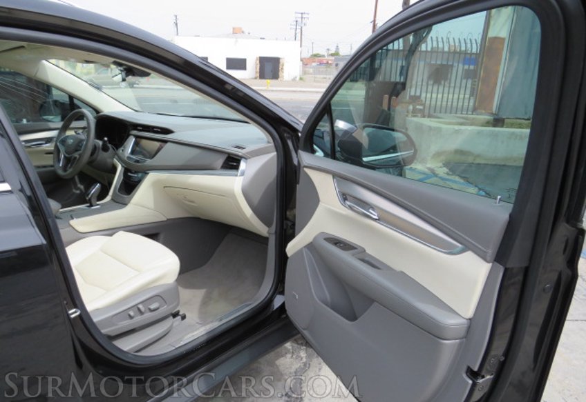 2017 Cadillac XT5 - Image 21