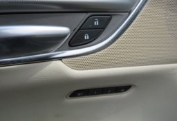 2017 Cadillac XT5 - Image 43