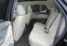 2017 Cadillac XT5 - Image 30