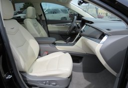 2017 Cadillac XT5 - Image 25
