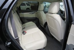 2017 Cadillac XT5 - Image 31