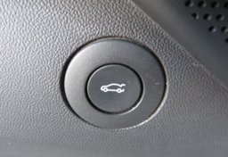 2019 Chevrolet Camaro - Image 19