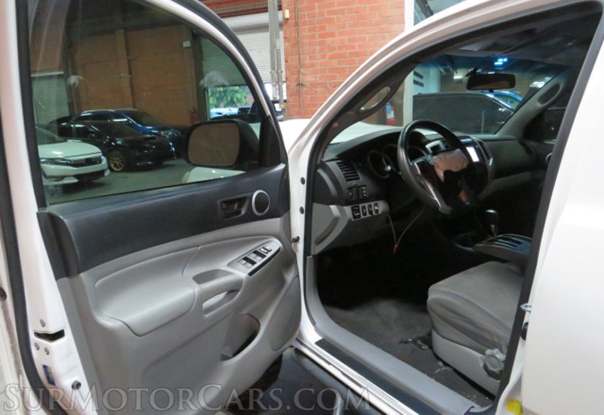 2015 Toyota Tacoma - Image 24