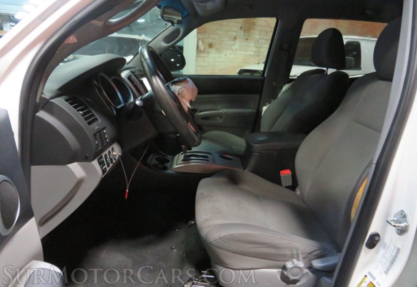 2015 Toyota Tacoma - Image 28