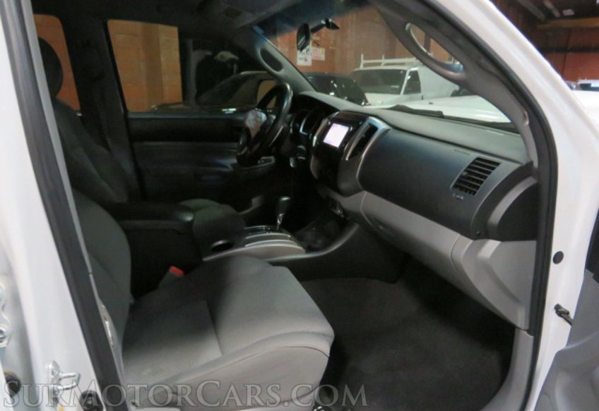 2015 Toyota Tacoma - Image 27