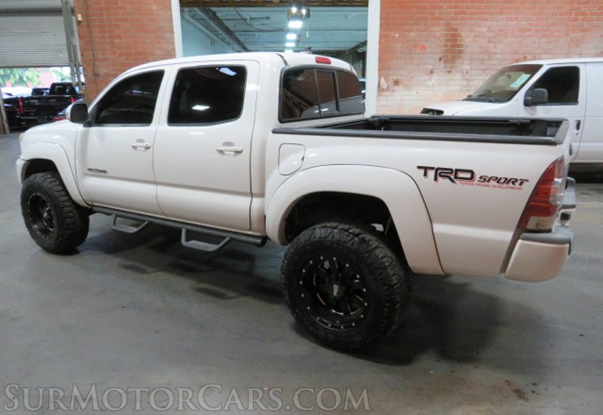 2015 Toyota Tacoma - Image 5