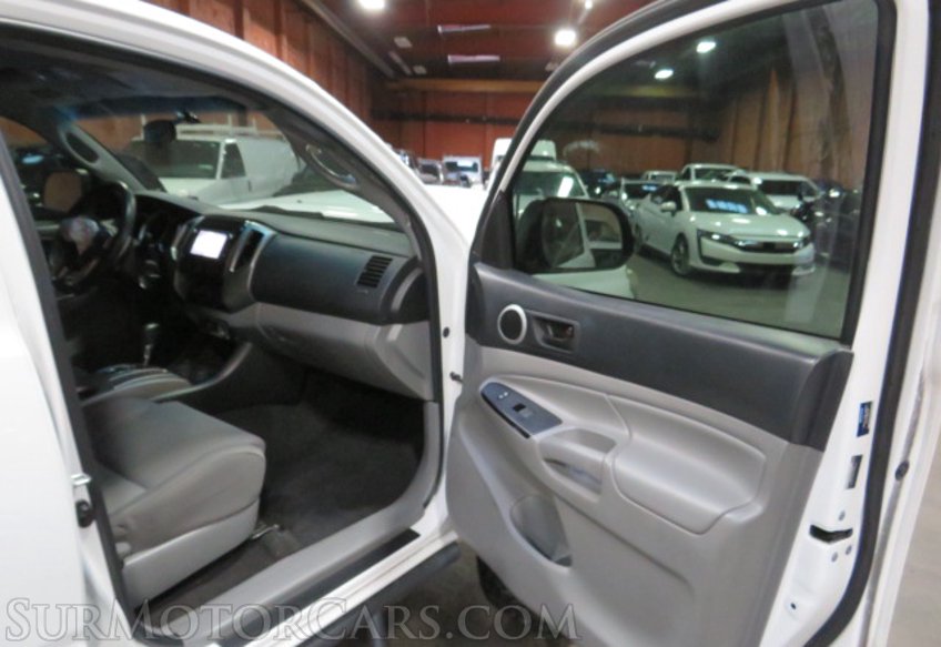 2015 Toyota Tacoma - Image 25